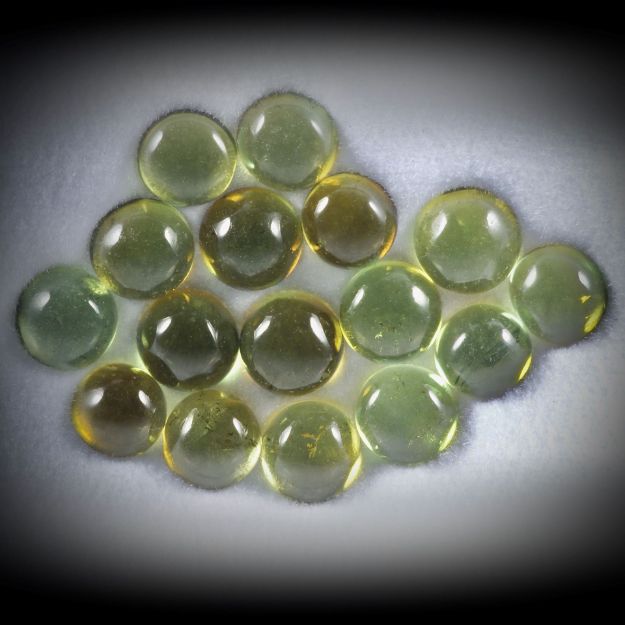 Turmalin Lot 9.29ct. runde Cabochon 5mm Durchmesser