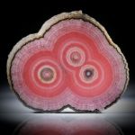 Rhodochrosit Stalaktit Querschnitt, mit intakter Aussenhaut, beidseitig geschliffen und poliert, ca.89x74x9mm
