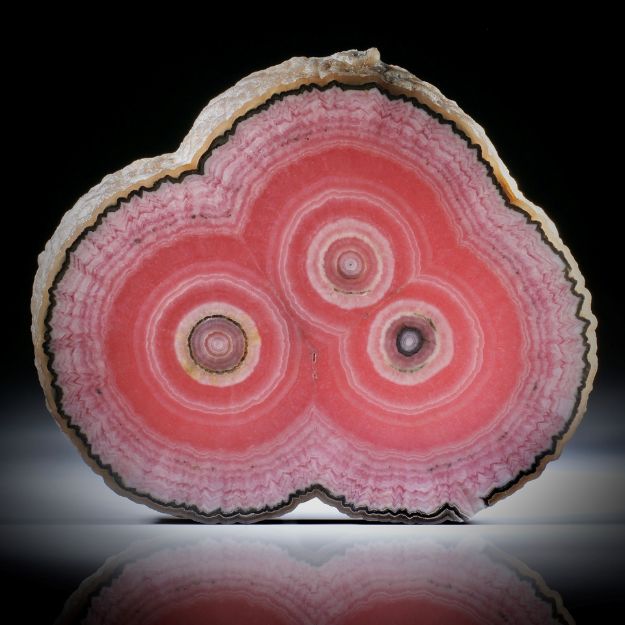 Rhodochrosit Stalaktit Querschnitt, mit intakter Aussenhaut, beidseitig geschliffen und poliert, ca.89x74x9mm