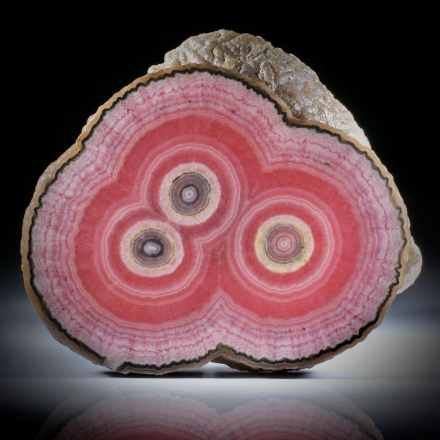 Rhodochrosit Stalaktit Querschnitt, mit intakter Aussenhaut, beidseitig geschliffen und poliert, ca.91x77x14mm