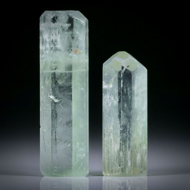 Beryllkristall Paar 64.22ct.  ca.40x11.5x10mm und 31x11x9.5mm