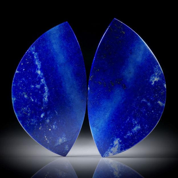 Lapislazuli Paar 40.74ct.  Blatt-Formen in Torsion geschliffen und beidseitig poliert, je ca.39x22x4mm