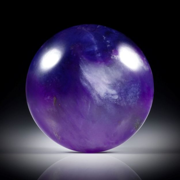 Sugilith mit Richterit 32.14ct.  runder Cabochon ca.23x23x8.5mm