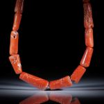 Edelkoralle corallium rubrum, 369.5ct. Collier im Verlauf, Durchmesser von ca.14mm auf 9mm, Länge ca.42cm, aufgezogen ohne Verschluss