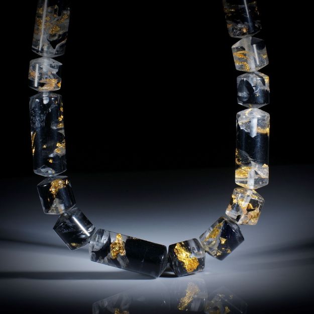 Goldglas Collier, Zylinderform poliert, Durchmesser 13.5mm, Länge 43cm, aufgezogen ohne Verschluss