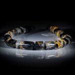 Goldglas Collier, Zylinderform poliert, Durchmesser 13.5mm, Länge 43cm, aufgezogen ohne Verschluss