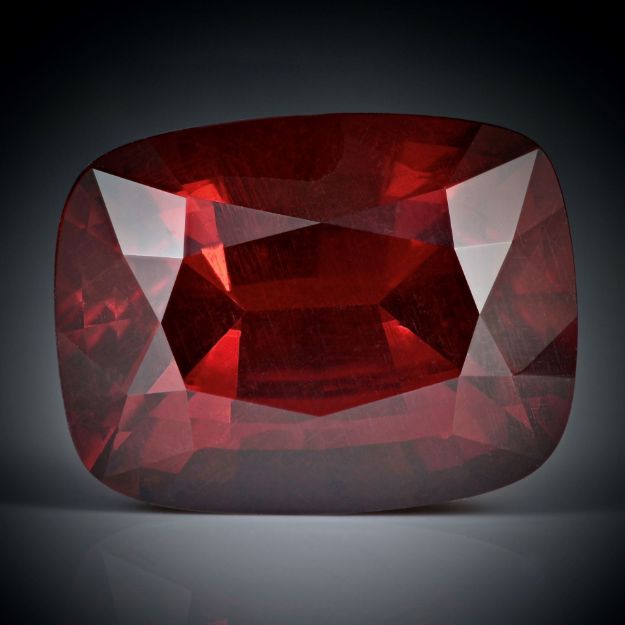 Granat Tansania 5.9ct. Kissenschliff facettiert ca.11.5x9x7mm