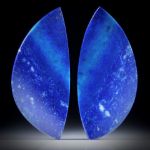 Lapislazuli Paar 37.81ct.  Blatt-Formen in Torsion geschliffen und beidseitig poliert, je ca.43x19x3mm