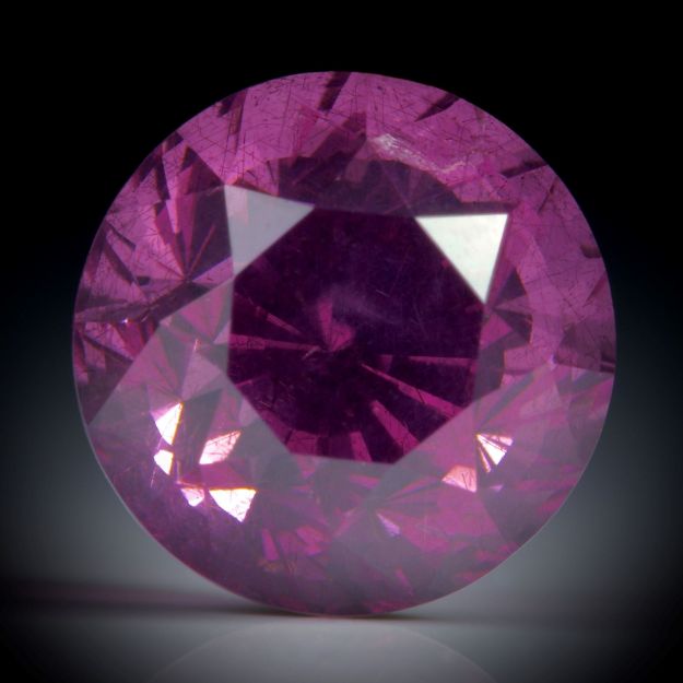 Granat Tansania 2.87ct.  Rundschliff facettiert ca.8x8x6.5mm
