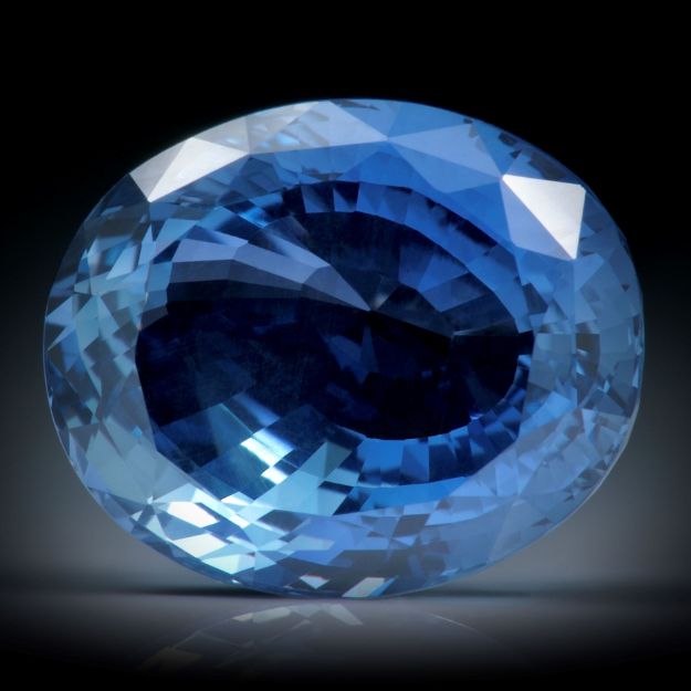 Saphir Ceylon unerhitzt 6.33ct. oval facettiert ca.12x10x5.5mm