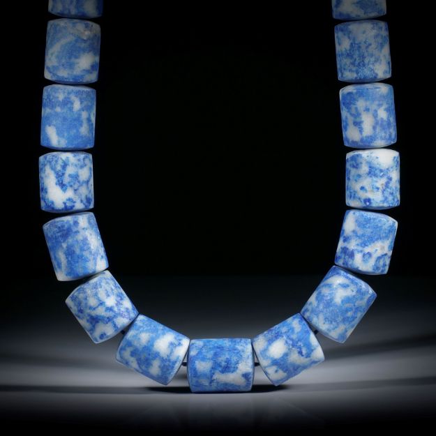 Edelsteincollier aus Lapislazuli, Zylinderformen mit bombierten Stirnseiten, Durchmesser ca.14.5mm, Länge ca.42cm