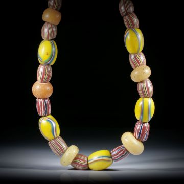 Collier aus antiken Glasperlen (Venedig 1700 - 1900), Fass-Formen, von ca.14x14x17mm auf 10x10x11mm, Länge ca.48cm