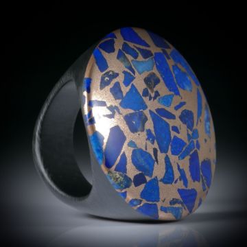 Edelsteinring Lapislazuli in Bronze, Tafelring mit Karbon Ringschiene, Innendurchmesser 19mm, Tafeldurchmesser 33mm