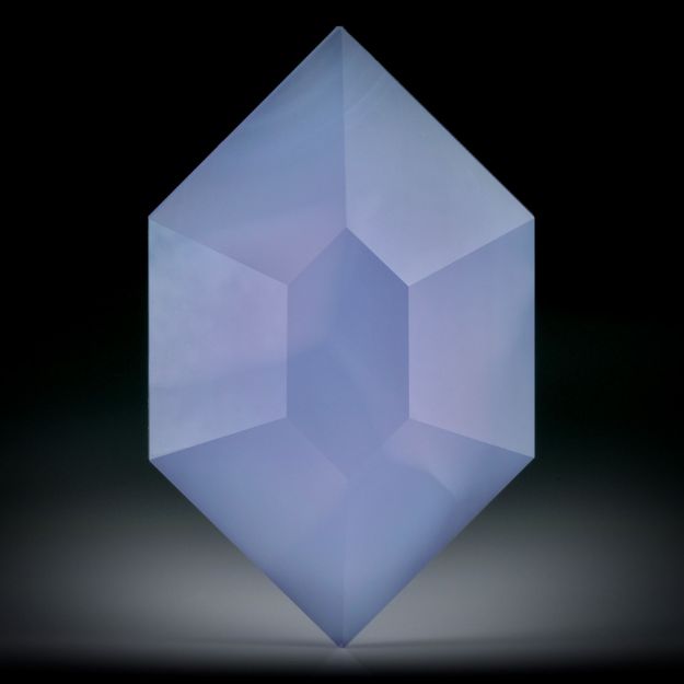 Chalcedon, transluzent 42.06ct. Sechseck facettiert ca. 39.5x24.5x7.7mm