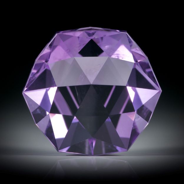 Amethyst 25.2ct. Rosenschliff ca.21.6x21.6x10.7mm
