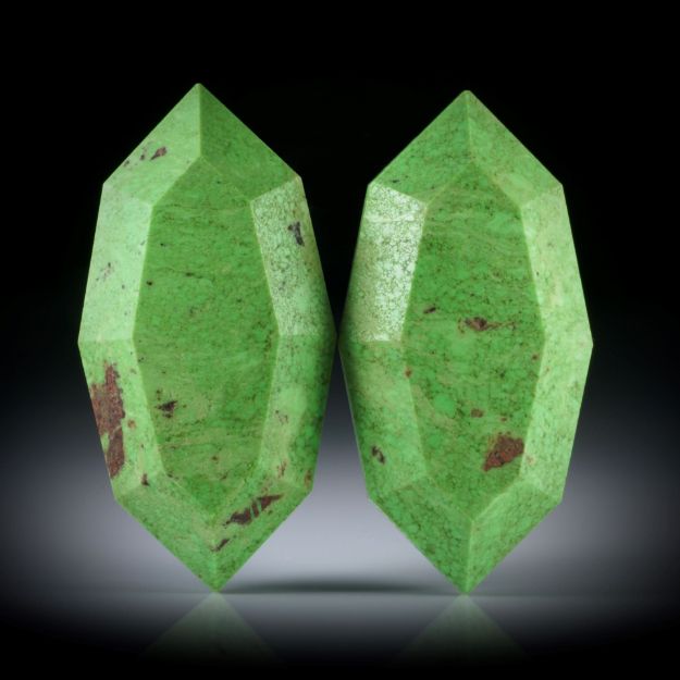 Gaspéit Paar 76.8ct. Navette facettiert, feinmatt, je ca.38x19x5.7mm