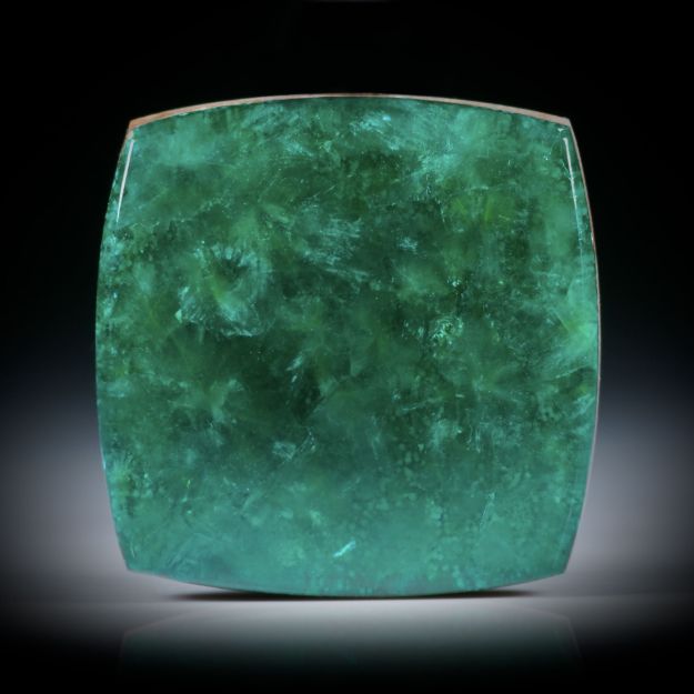 Dioptas 18.83ct. Cabochon Kissenform, Oberfläche bombiert und poliert, ca.19x19x4.3mm