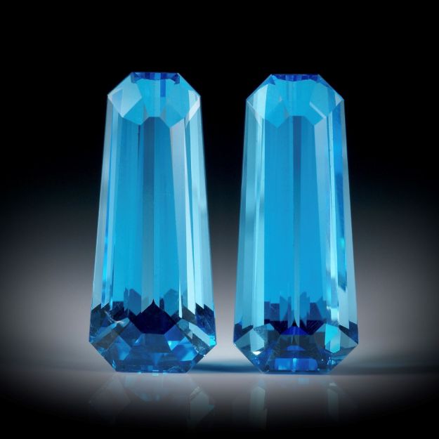 Topas Paar bestrahlt 18.94ct. Trapezform je ca.19.3x8.1x7mm