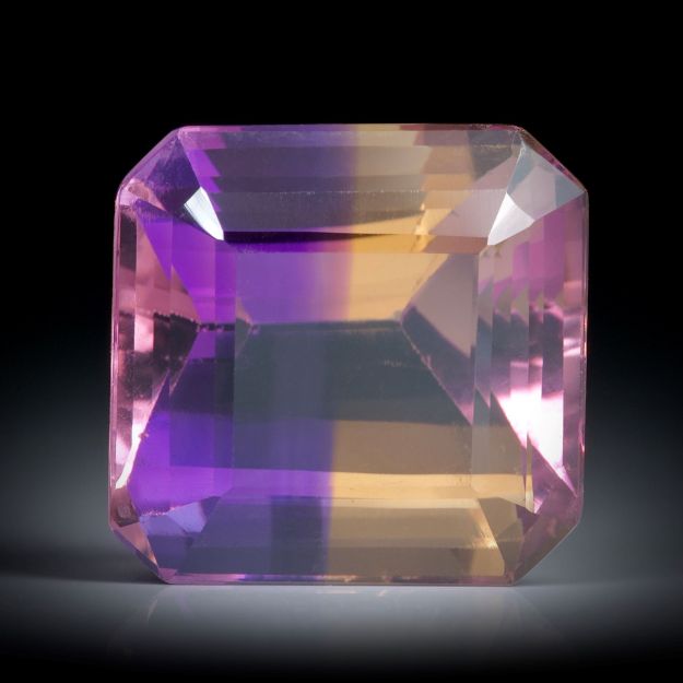 Ametrin 23.84ct. Treppenschliff ca.17x17x12.3mm