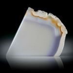 Kascholong, teilweise naturbelassen, Oberseite leicht gespannt und poliert, ca.40x35x5.5mm,