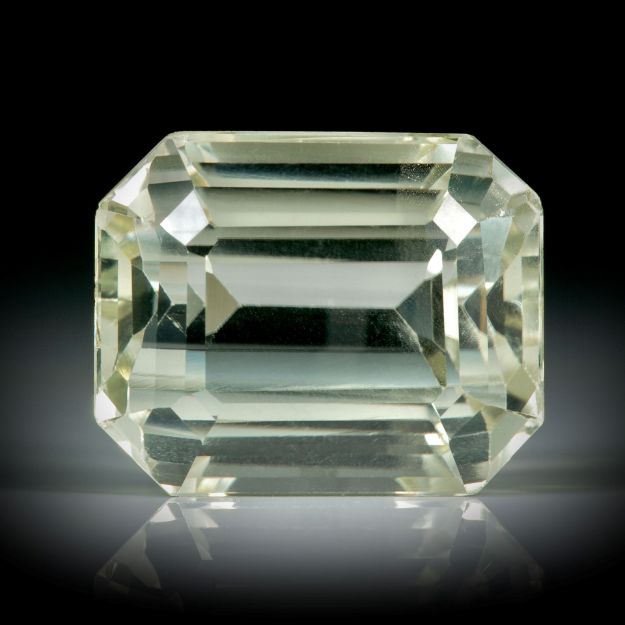 Hiddenit 41.84ct. erhitzt, Smaragd Treppenschliff ca.20.7x16.8x13.8mm