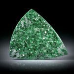 Uwarowit 95.27ct. Schildform ca.50x44.5x5.7mm