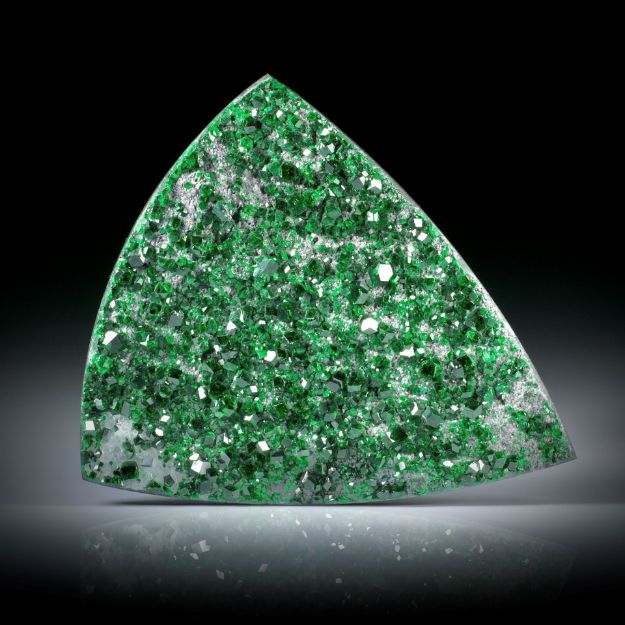 Uwarowit 95.27ct. Schildform ca.50x44.5x5.7mm
