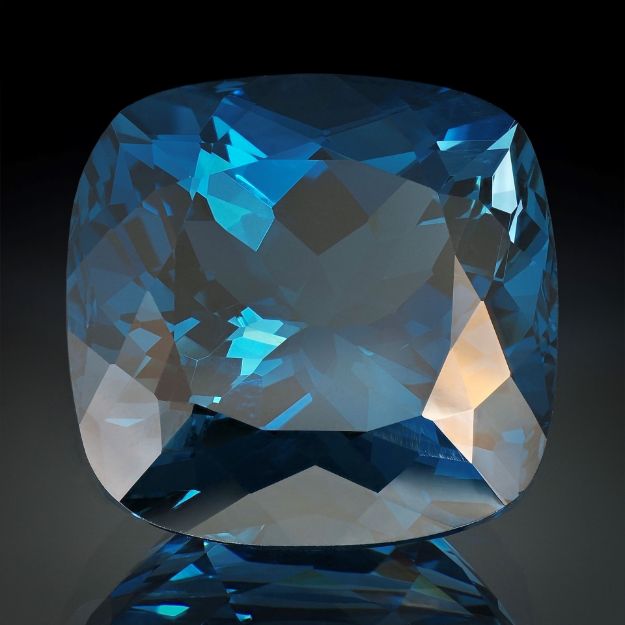 Topas 26.5ct. Cushion Cut ca.17.2x17.2x11.6mm