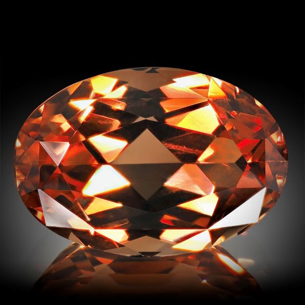 Sonnenstein Oregon 9.38ct. unbehandelt oval ca.15.8x11x8.6mm