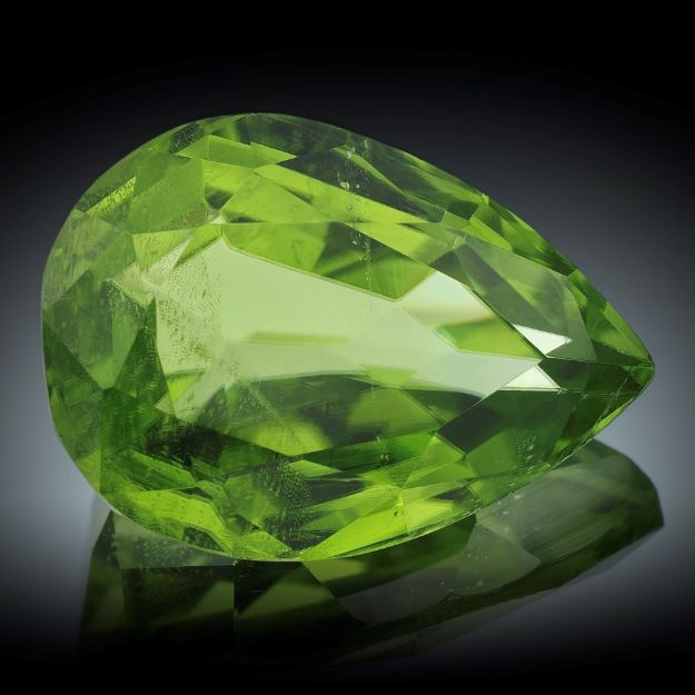 Peridot 8.96ct. Tropfenform ca.15.3x11x7.3mm