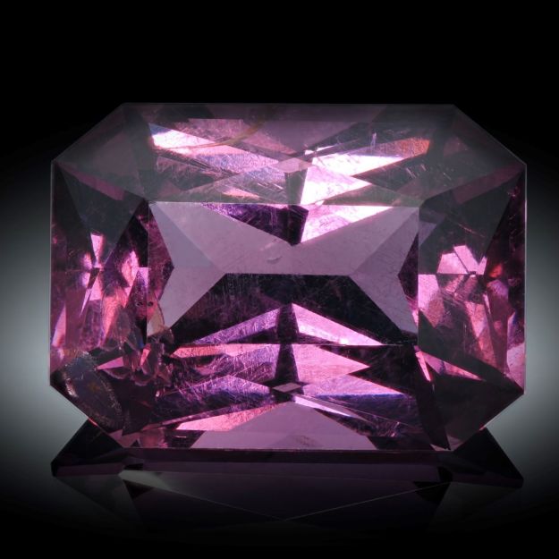 Spinell 5.63ct.  ca.12x8.8x6.3mm