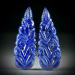Lapislazuli Schnitzerei Paar 44.31ct. einseitig graviert, je ca.39x14x4.9mm