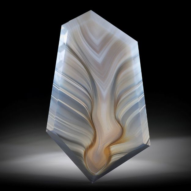 Achat 61.76ct. mit tropfenförmiger Musterung, asymmetrisches Sechseck, facettiert und poliert, ca.53x32x4.5mm