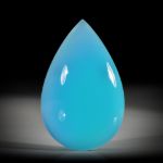 Achat 21.65ct. Tropfen Cabochon ca. 30x19x6mm, paraibafarbener Achat, traditional gefärbt