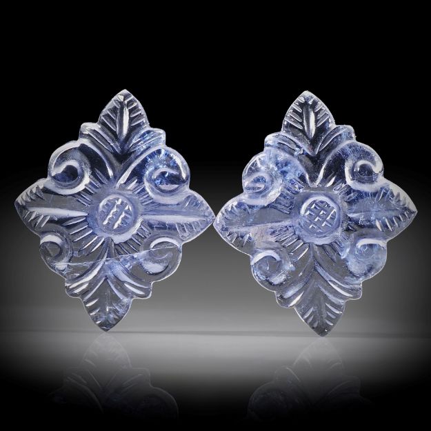 Iolith Schnitzerei Paar 15.91ct. einseitig graviert, je ca.22x18.3x3.8mm