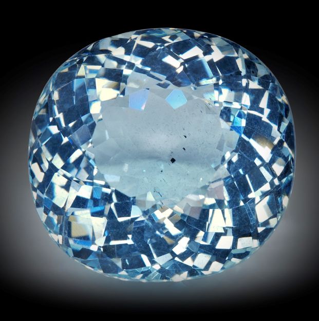 Aquamarin 15.61ct. Fancy-Cut ca.16.3x15.3x10.2mm