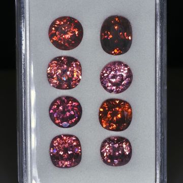 Zirkon 33.66ct. Lot aus 8 Steinen je ca. 8 bis 9mm