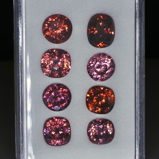 Zirkon 33.66ct. Lot aus 8 Steinen je ca. 8 bis 9mm