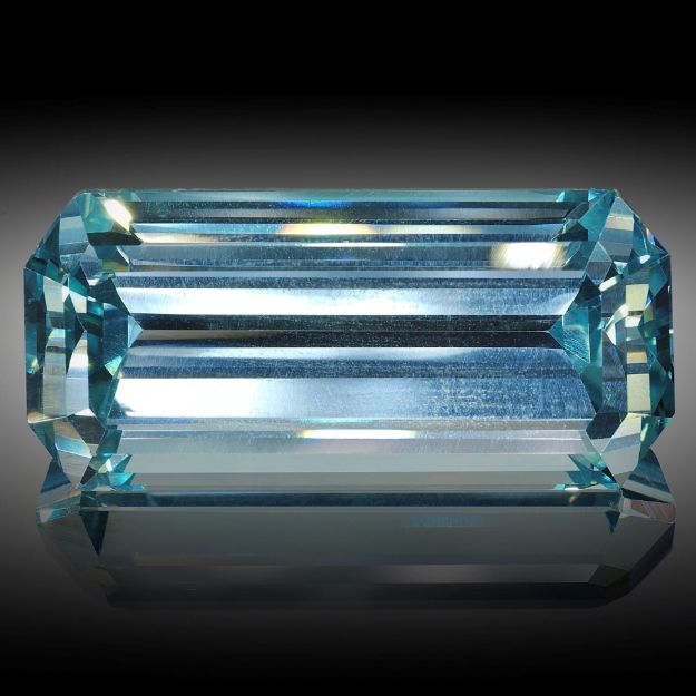 Apatit 20.17ct. Smaragdschliff ca.22.5x10.5x9.2mm
