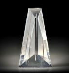 Rutilquarz mit einzelner Rutilnadel in der Mitte, Trapezform facettiert, ca.47.8x26.2x11.5mm