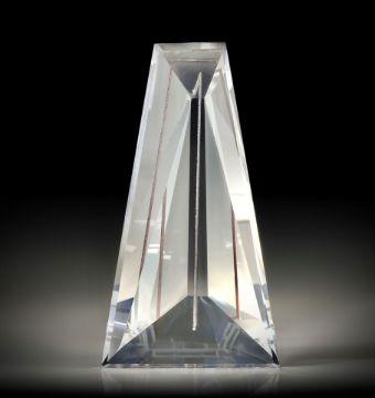 Rutilquarz mit einzelner Rutilnadel in der Mitte, Trapezform facettiert, ca.47.8x26.2x11.5mm