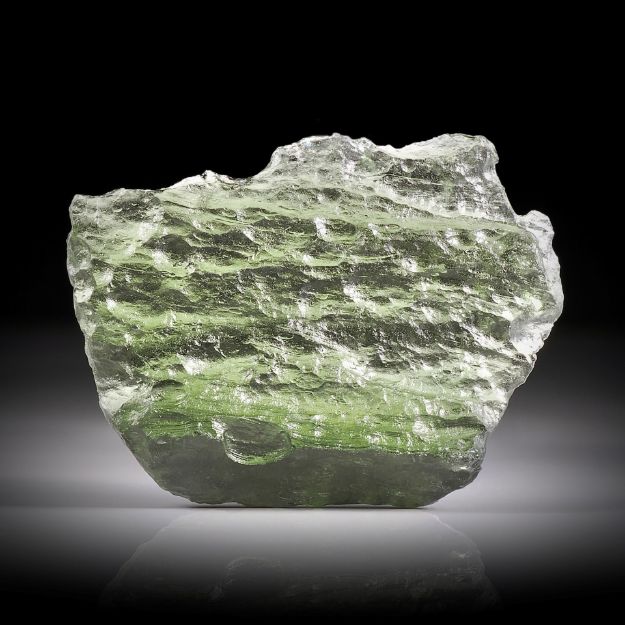 Moldavit 27.58ct. durch Meteoriteneinschlag entstandenes natürliches Glas