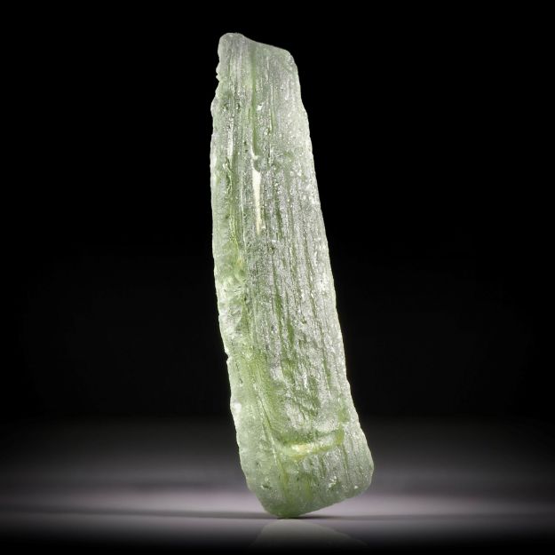 Moldavit 22.88ct. durch Meteoriteneinschlag entstandenes natürliches Glas