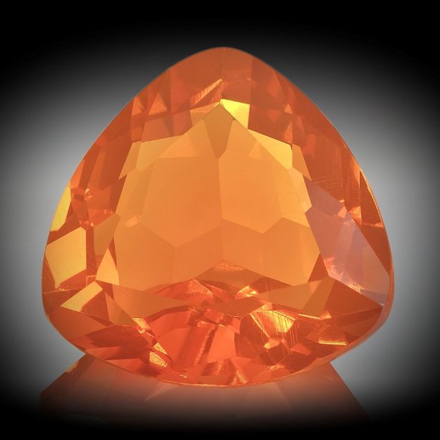 Feueropal Mexiko 8.62ct. Grösse 15.3x15.3x9mm
