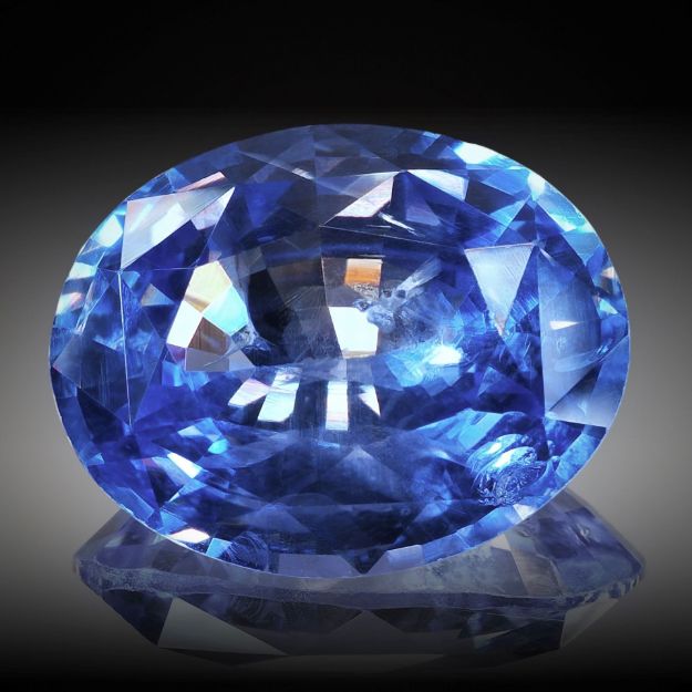 Saphir unerhitzt 4.95ct. Sri Lanka, Grösse 11.8x9.2x5.6mm